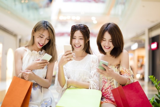 Ăn Tết Bính Ngọ: Người trẻ ‘tối giản chi tiêu’