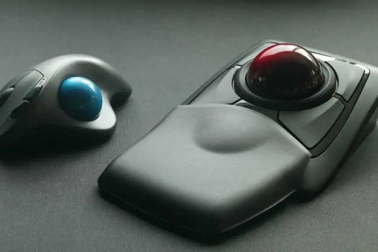 Khi chuột bi thế hệ mới: ngón cái hay ngón giữa?
