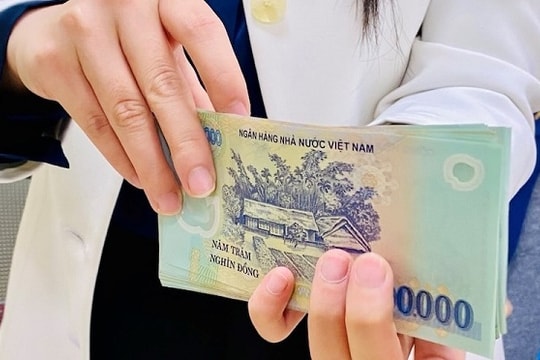 Cơn sốt tiền mặt cận Tết: Áp lực 'đến hẹn lại lên' của ngân hàng