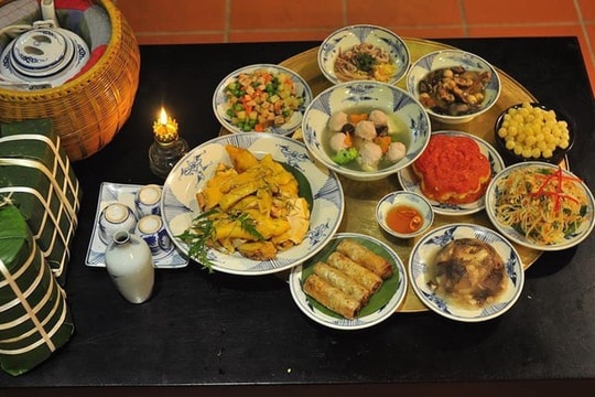 Mâm cỗ ngày Tết: Nỗi lo ‘hàng trôi nổi’ ám ảnh người mua