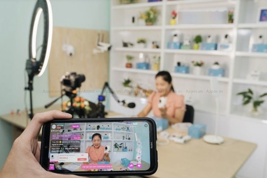 Valentine sát Tết, livestream và AI “gộp mùa’ tăng tốc chốt đơn