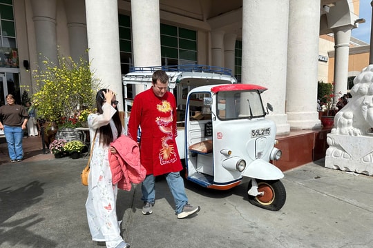 Nhộn nhịp chợ Tết Việt, thưởng thức hương vị Huế ở San Jose