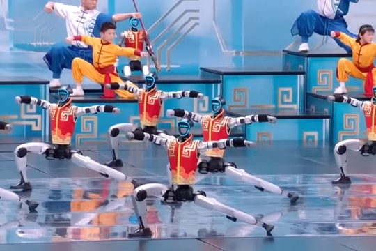Màn trình diễn võ thuật của robot gây sốt tại Gala Tết Trung Quốc 2026