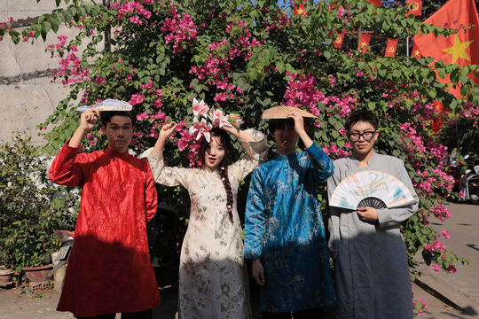 Giới trẻ và cái Tết ‘hai thế giới’