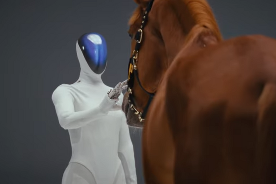 XPENG tung video robot hình người IRON chúc mừng năm Ngựa
