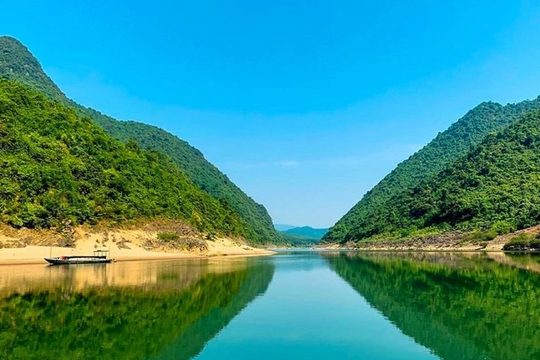 Ngày xuân đò dọc quê nhà
