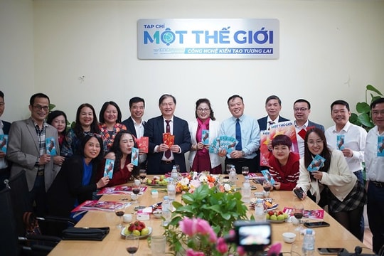 Chủ tịch VUSTA thăm và chúc Tết Tạp chí Một Thế Giới