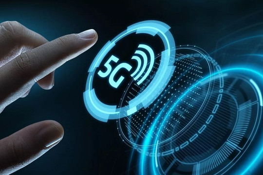 Điều khiển robot từ xa bằng 5G thương mại