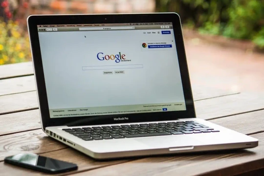 300.000 người dùng Chrome bị lừa cài đặt tiện ích AI giả