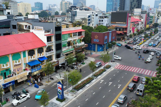 Đường đi bộ không còn lối đi: TP.HCM siết sự kiện trung tâm
