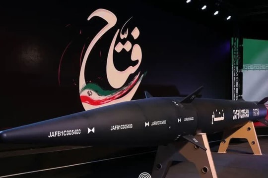Tên lửa siêu vượt âm Fattah-2 mà Iran vừa khai hỏa có gì đáng sợ?