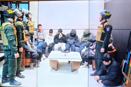 Phá đế chế Xôi Lạc TV: Khi các bình luận viên 'ngôi sao' tra tày vào còng