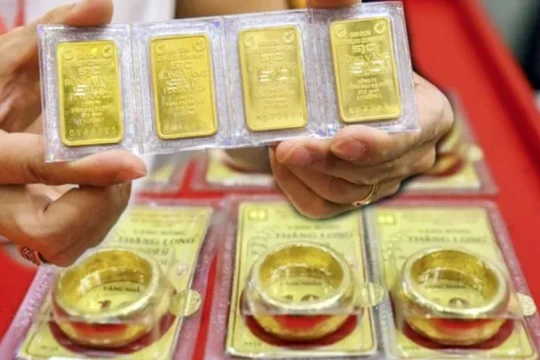 Giá vàng hôm nay 7.3: Vàng 'bốc hơi' cả triệu nhưng người mua vẫn lỗ ngay 3 triệu đồng