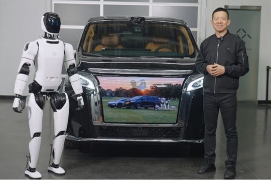 Faraday Future đưa robot AI vào lớp học và sân khấu