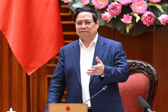 Thủ tướng: Dùng ngay quỹ bình ổn giá xăng dầu, đưa thuế bảo vệ môi trường về 0%