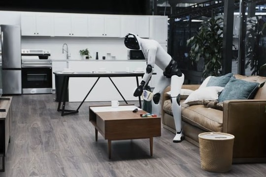 Video: Figure gây chú ý với robot hình người biết tự dọn phòng khách