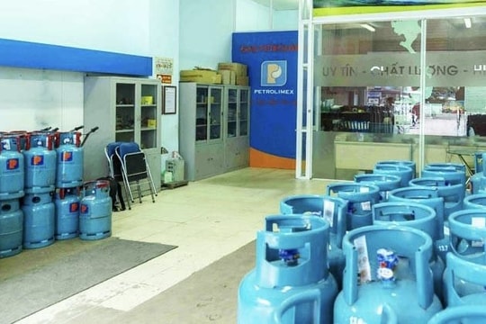 Giá gas tăng chóng mặt, ông thợ cắt tóc nhỏ nhẹ 'tăng tí nhé'