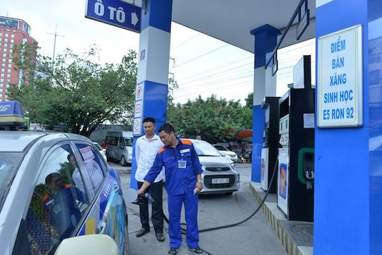 Giá xăng dầu: Vì sao Việt Nam không rẻ như Malaysia nhưng 'dễ thở' hơn Thái Lan?