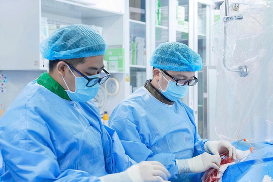 Chuyện hiếm: Không dùng thuốc cản quang vẫn đặt stent cứu bệnh nhân nhồi máu cơ tim