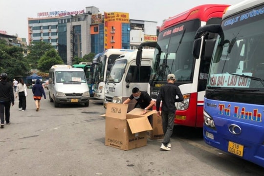 Xăng dầu tăng giá mạnh, áp lực giá cước bủa vây vận tải TP.HCM