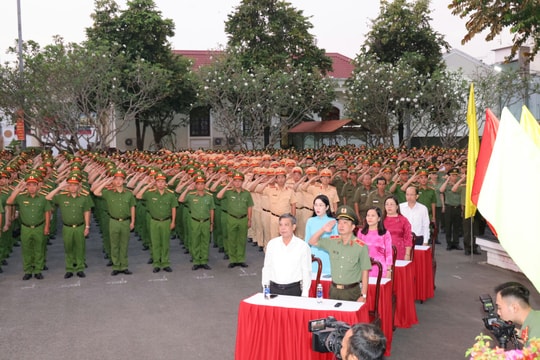 Công an, lực lượng vũ trang Cần Thơ bỏ phiếu sớm, bảo đảm an ninh bầu cử