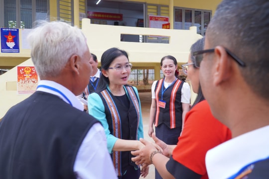 Người dân S'tiêng sóc Bom Bo chọn đại biểu 'nói cái bụng của đồng bào mình'