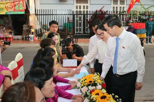 Bầu cử ở miền Tây sôi nổi, nhanh và an toàn