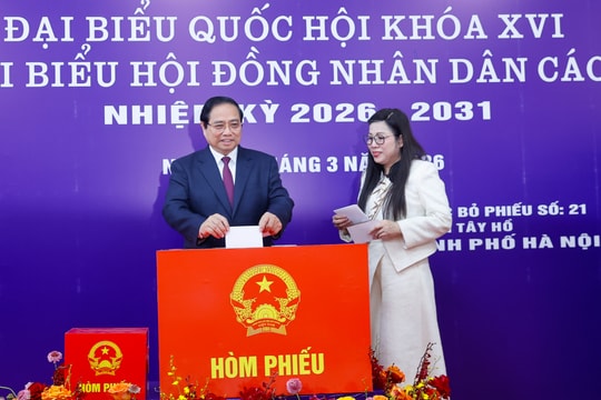 Thủ tướng Phạm Minh Chính bỏ phiếu bầu cử tại phường Tây Hồ, Hà Nội