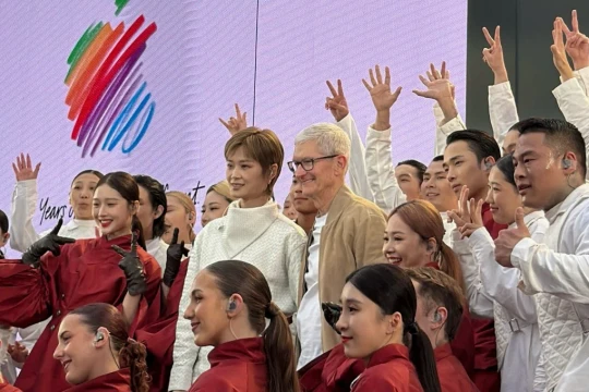 CEO Apple phủ nhận thân thiết với chính quyền Trump, đến Trung Quốc