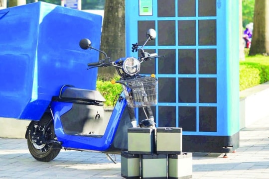 TP.HCM siết trạm đổi pin xe điện trên vỉa hè: Lắp không phép sẽ bị tháo dỡ