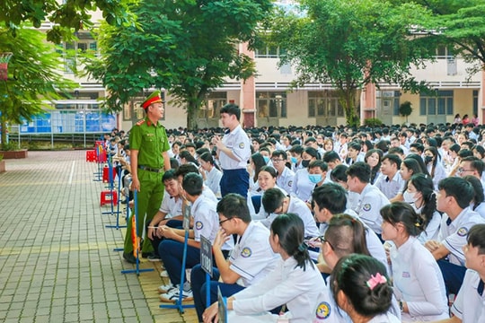 Bạo lực học đường ở TP.HCM: Giám sát bằng AI, siết trách nhiệm người đứng đầu