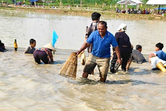 Tưng bừng lễ hội phá bàu của đồng bào Khmer