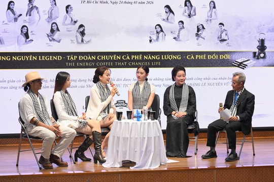 Hàng nghìn sinh viên TP.HCM nhận sách, nghe người trẻ kể chuyện lớn lên bằng tri thức