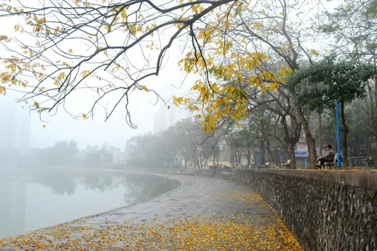 Thời tiết hôm nay 25.3: Sương mù miền Bắc gặp cái nắng rực lửa miền Nam
