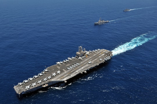 Lá chắn thép đa tầng của siêu tàu sân bay USS Abraham Lincoln