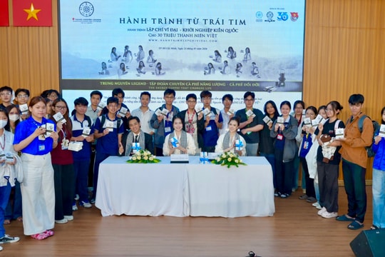 Nhật ký Hành trình Từ Trái Tim – Tri thức và bản lĩnh thắp sáng khát vọng tuổi trẻ