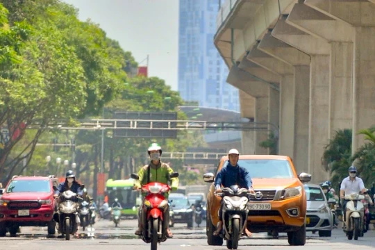Thời tiết hôm nay 30.3: Từ mưa dông chuyển thẳng sang nắng nóng gay gắt