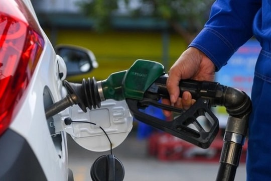 Xăng dầu giảm giá sốc, dầu diesel giảm gần 10.000đ/lít