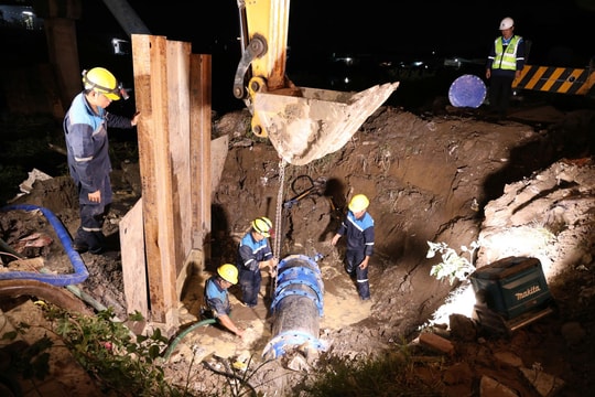 TP.HCM: Nhiều xã, phường gián đoạn nguồn nước vì bể ống DN1000