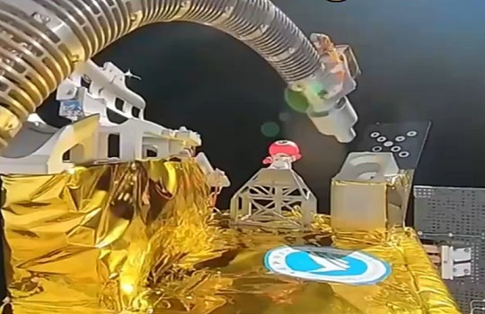 Vệ tinh mang cánh tay robot để sửa chữa trên quỹ đạo