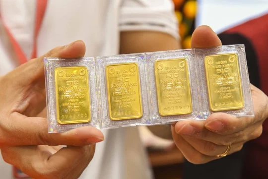 Giá vàng hôm nay 4.4: SJC 'lội ngược dòng' thế giới, bứt phá nghẹt thở
