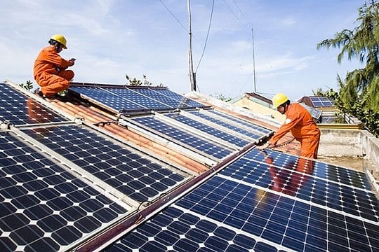 Điện mặt trời mái nhà - 'chìa khoá' bảo đảm an ninh năng lượng
