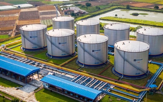 Nhập khẩu xăng dầu, nâng 'tấm khiên' an ninh năng lượng