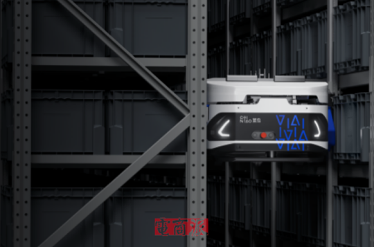 Robot leo kệ 5 tầng chỉ mất 10 giây