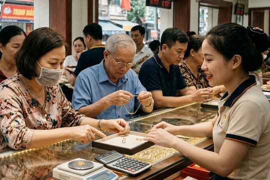 Giá vàng hôm nay 18.4: Bước lùi của ‘vàng vua’ và cuộc chơi đổi ngôi trong túi tiền người Việt