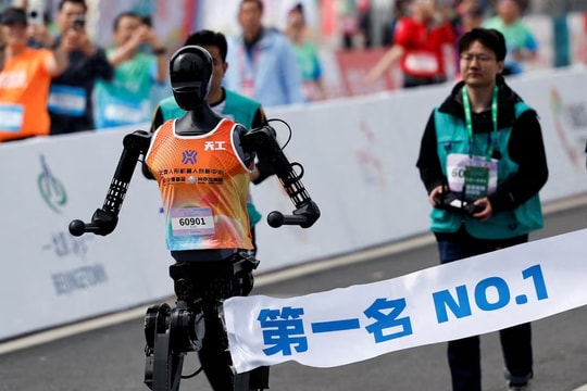 Điều gì đáng chờ trong cuộc thi bán marthon cho 300 robot hình người?