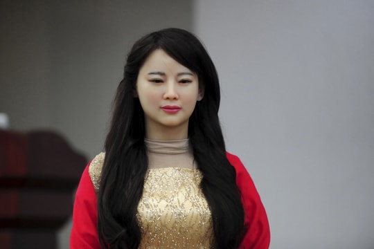 Sốc với giá thuê robot Trung Quốc: 150 triệu đồng mỗi ngày