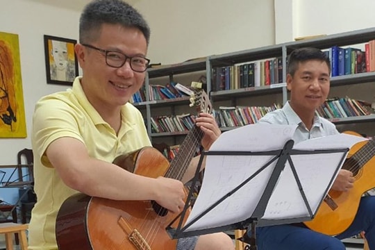Nghệ sĩ cổ điển làm Ed-tech: Cách Lê Hùng Phong 'số hóa' giấc mơ chơi guitar
