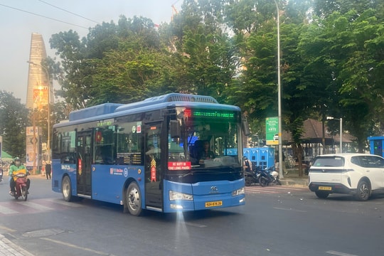 Miễn phí vé xe buýt tại TP.HCM: Rào cản hạ tầng giao thông