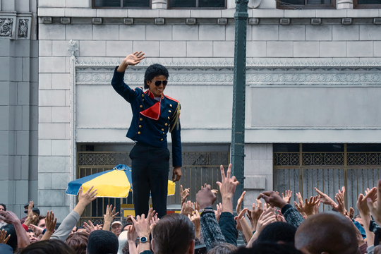 Phim về Michael Jackson ra rạp: Tranh cãi vì bỏ các chi tiết nhạy cảm